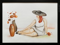 sitzendes Model mit schwarzem Hut