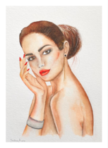 Frau mit verführerischem Blick und Haare zum Dutt gesteckt