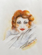 rotes Haar mit einem weißen Pelzschal